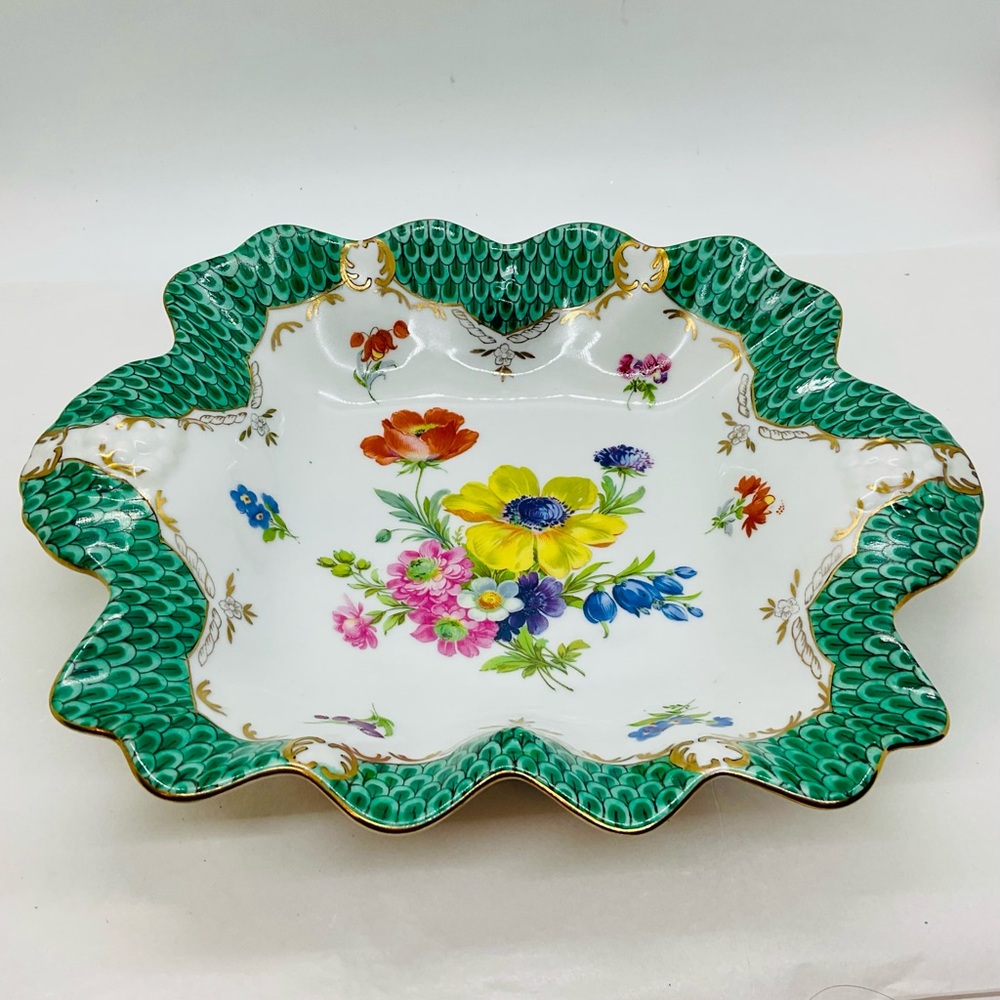 VTG Paris Royal Peint a La Main Porcelain Floral Scalloped Edge Bowl Dish 10”x7”